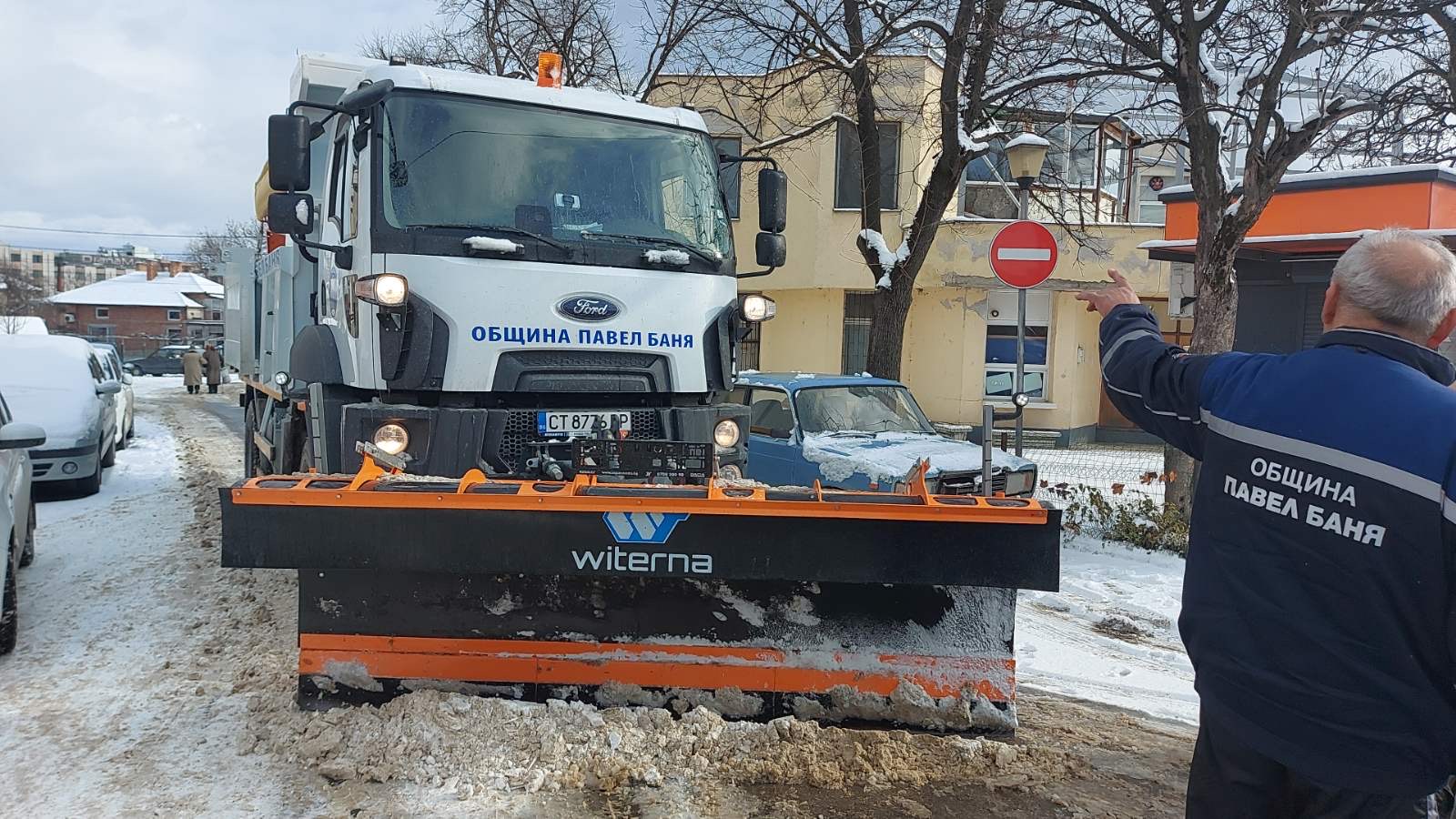 Почистени и опесъчени са пътищата в община Павел баня