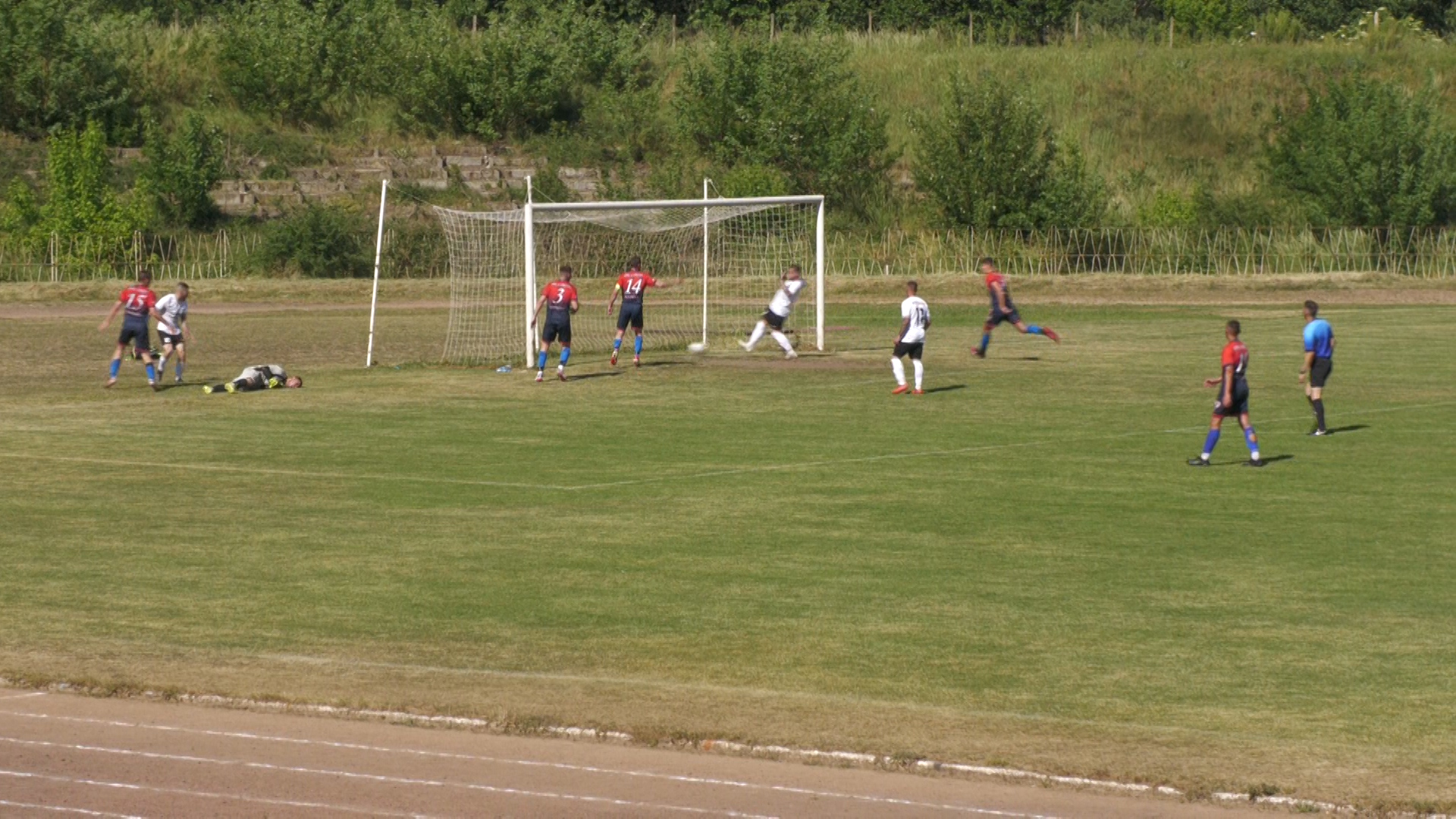 "Розова долина" разгроми "Сокол" Марково с 4:1