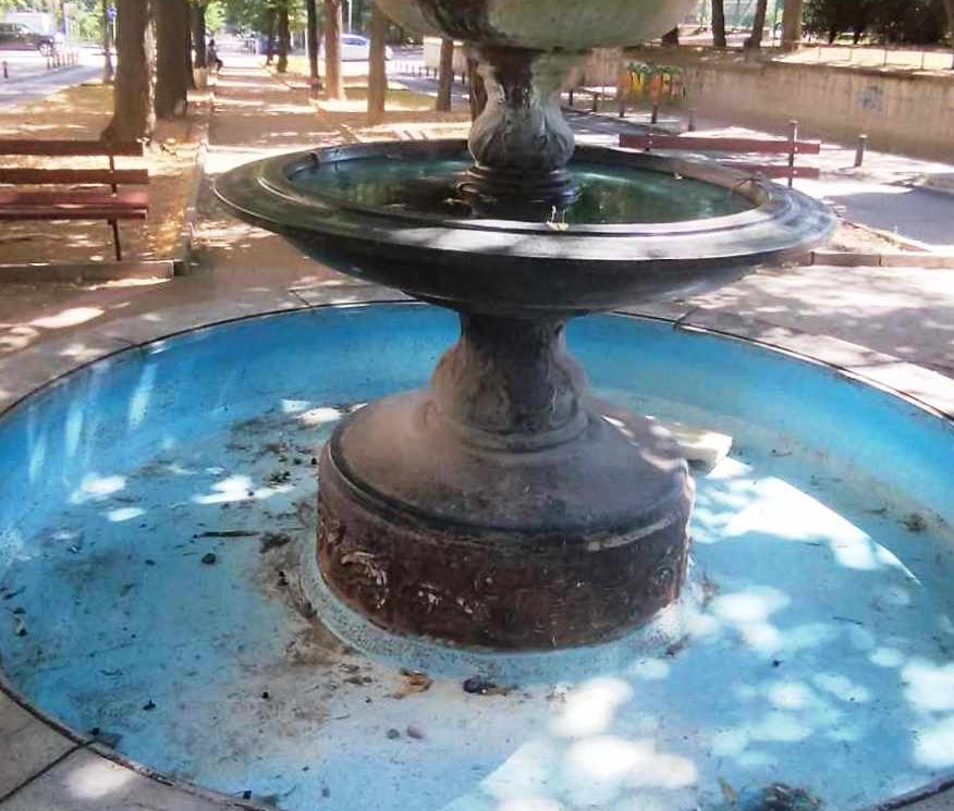 Обновяват вътрешното покритие на три фонтана по пешеходната алея на бул. „Митрополит Методий Кусев"