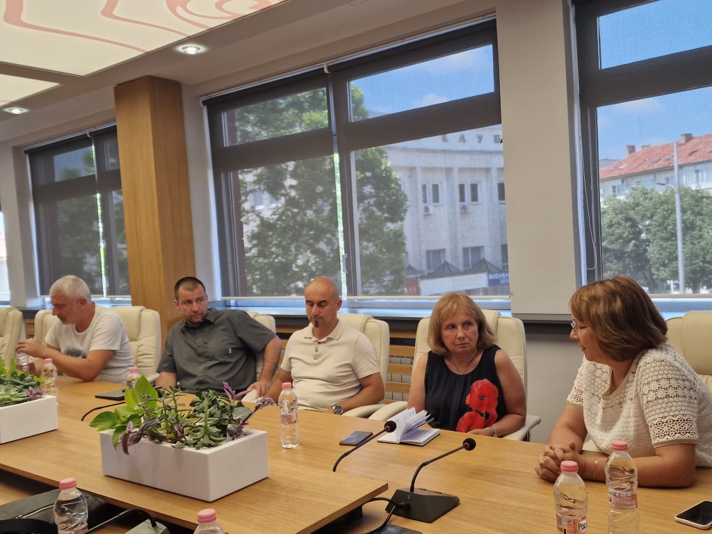 Създаване на стандарт: „Дестилирано в България“ срещна кмета на Казанлък с едноименното сдружение и Института по розата
