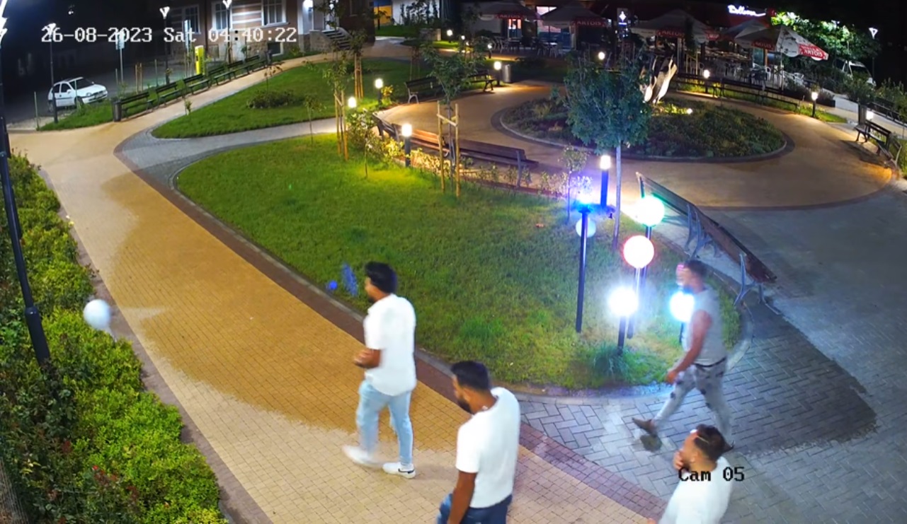 Вандалска проява върху новите лампи на площад “Киацо“ в Казанлък