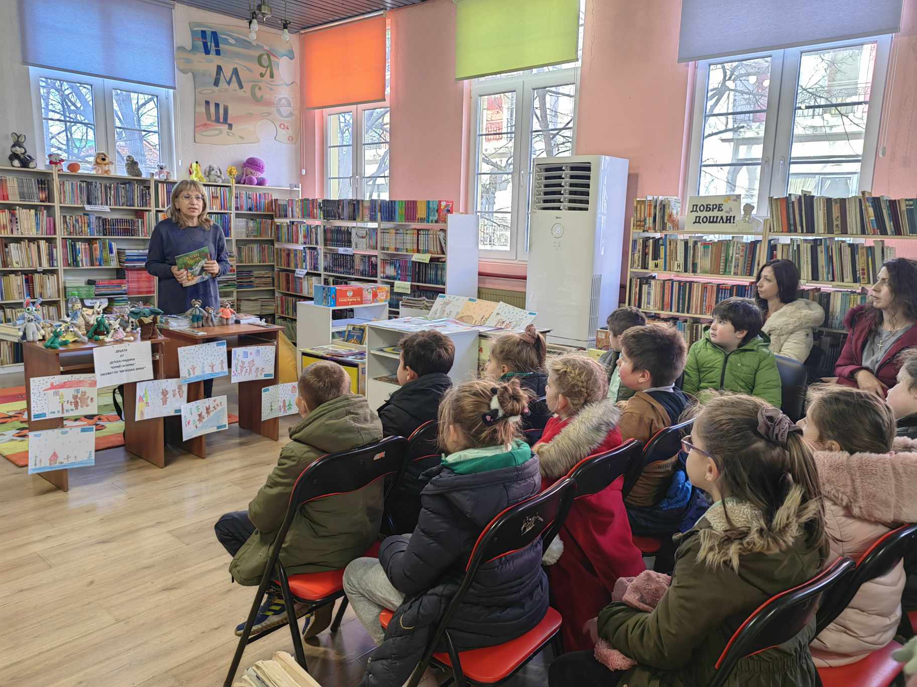 Мими Иванов представи своята детската книжка "Мечешка история" в ОБ „Искра“
