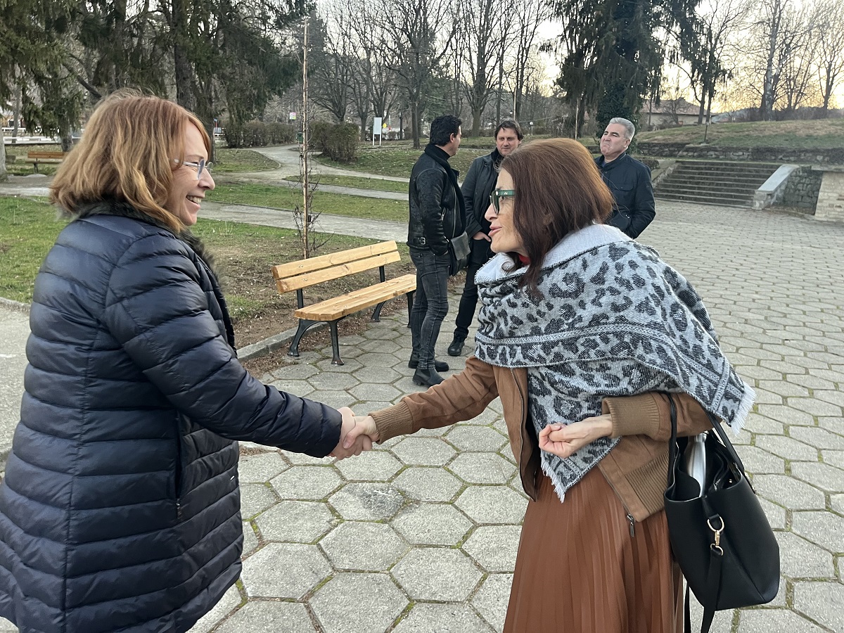 Срещата на кмета на община Казанлък, Галина Стоянова, в с.Бузовград премина при пълна зала и много активно участие в диалога от страна на присъстващите
